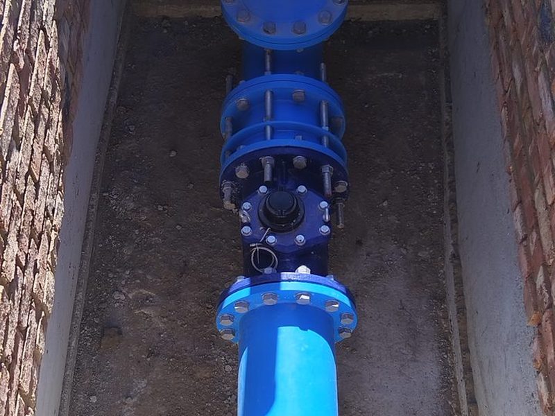 Valve chamber on the bulk water pipeline